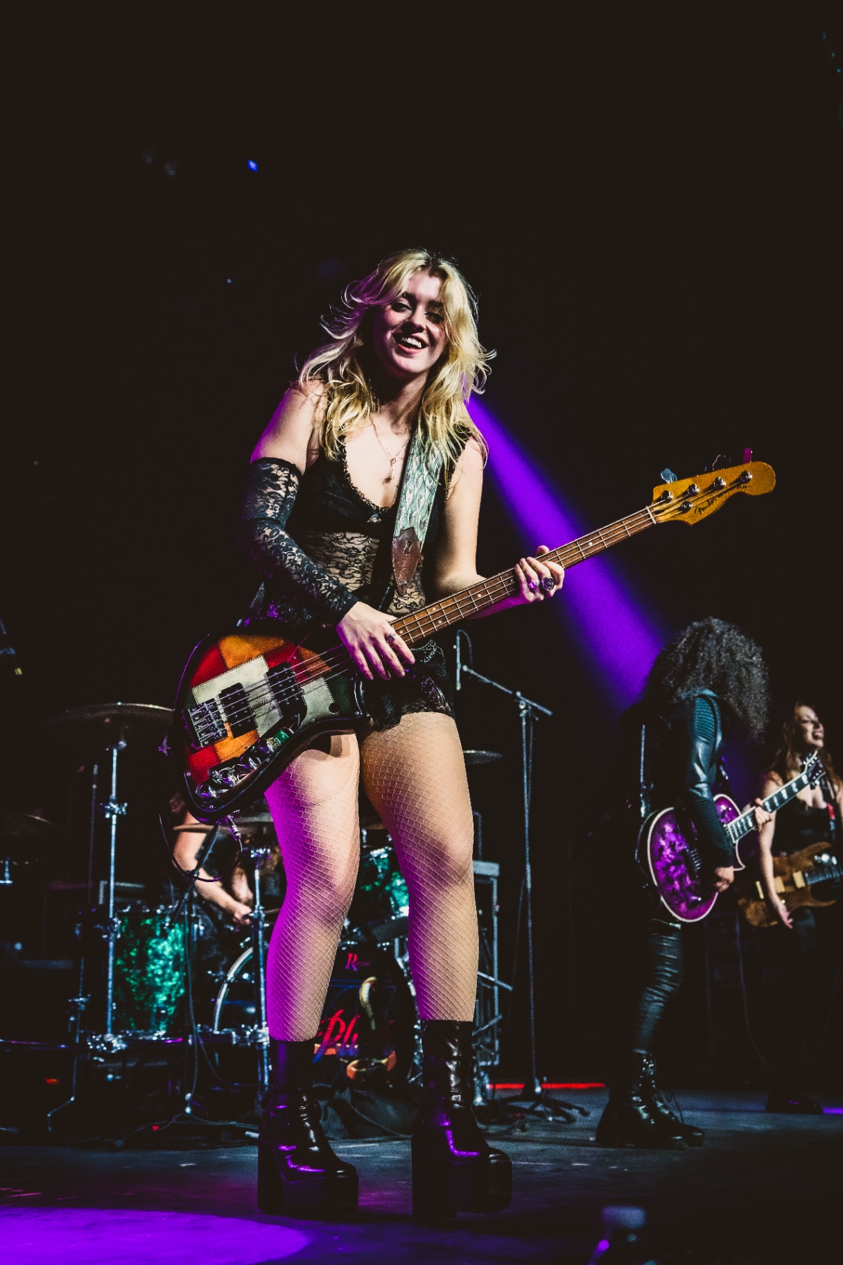 Bassist of Plush on stage